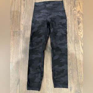 SZ 4 black camo lululemon wunder train
